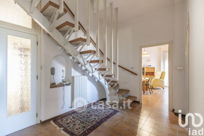 Casa indipendente in residenziale in Via Enrico Cialdini 1