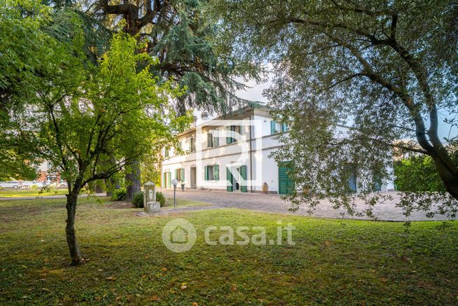 Casa indipendente in residenziale in Via Campo di Marte 119