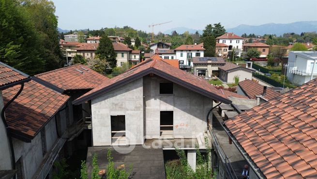 Villa in residenziale in Via Cerri 1