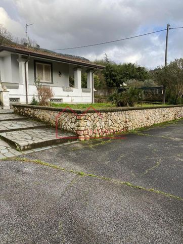 Casa indipendente in residenziale in Via Badia
