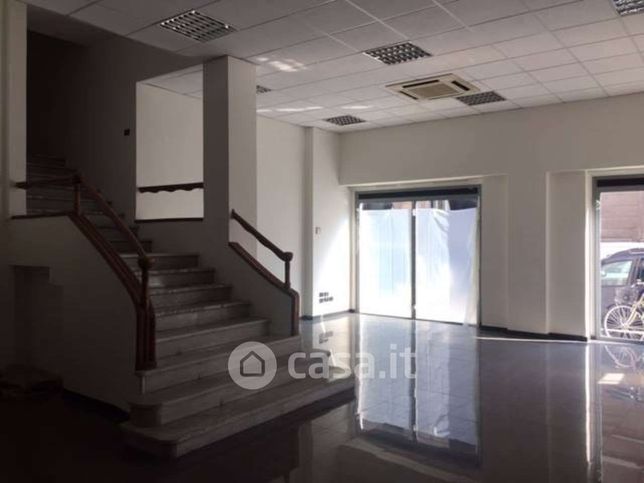 Ufficio in commerciale in 