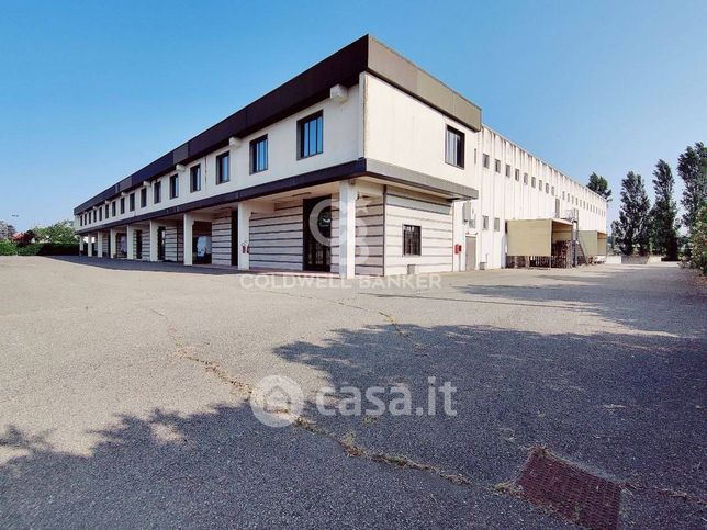 Capannone in commerciale in Strada Cassia Nord 0 KM 88,150