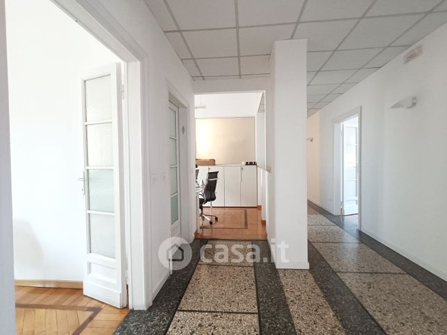 Ufficio in commerciale in Via Larga 6