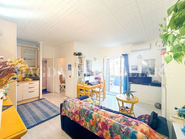 Appartamento in residenziale in Via Luni 26