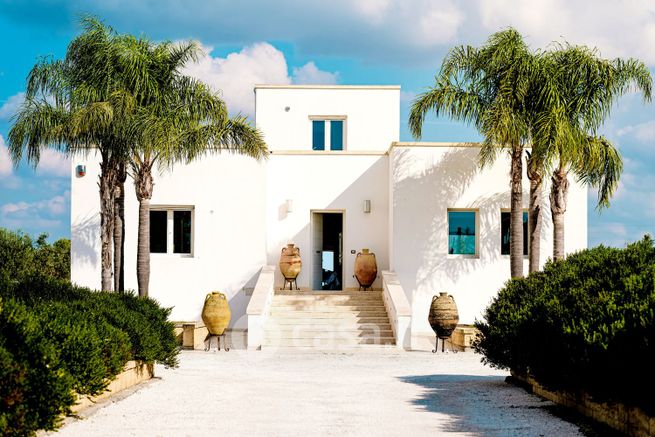 Villa in residenziale in Prov.le Ugento-Casarano (sp72)