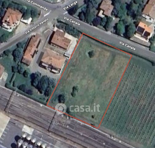 Terreno edificabile in residenziale in Via Canale 12