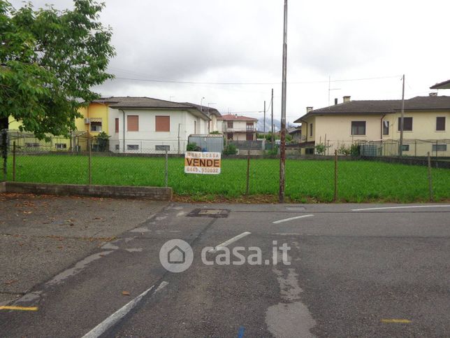 Terreno edificabile in residenziale in Via Monte Pasubio 10