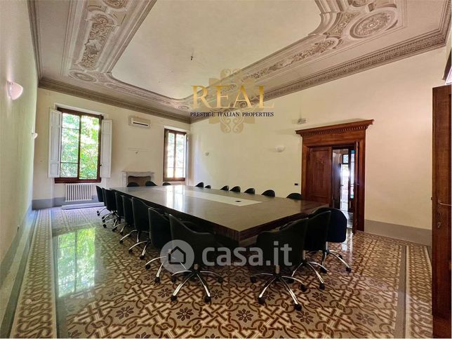 Ufficio in commerciale in Lungarno del Tempio