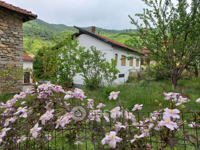 Casa indipendente in residenziale in Frazione Valle