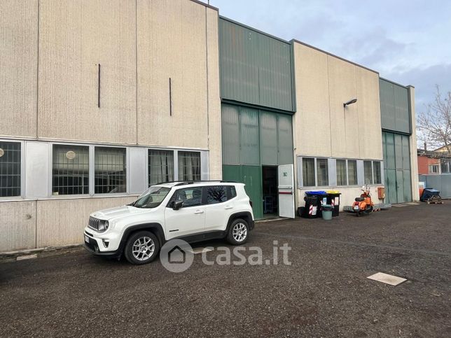 Capannone in commerciale in Via del Maccabreccia
