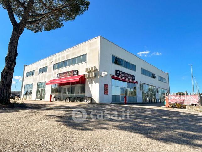 Ufficio in commerciale in Via della Solfatara 138