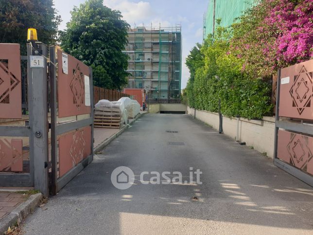 Box/posto auto in residenziale in Via Grotta 53