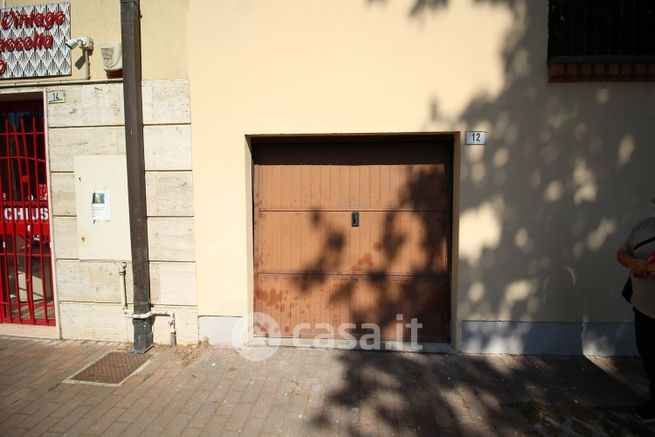 Box/posto auto in residenziale in Viale Masi 12