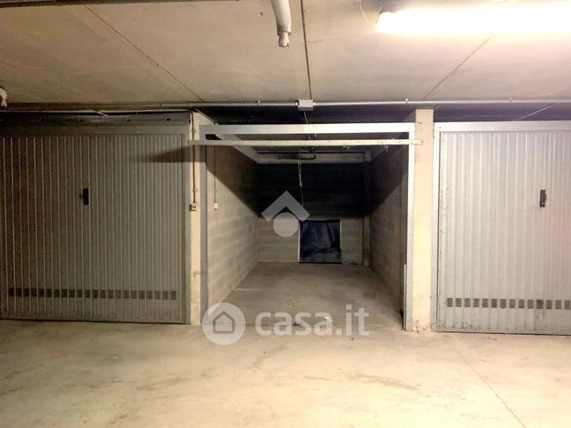 Box/posto auto in residenziale in Via Ragazzi del 99 45