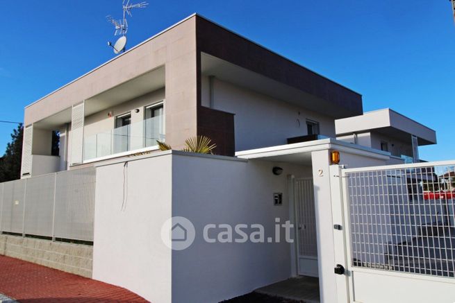 Villetta a schiera in residenziale in Via Gabriele D'Annunzio 2