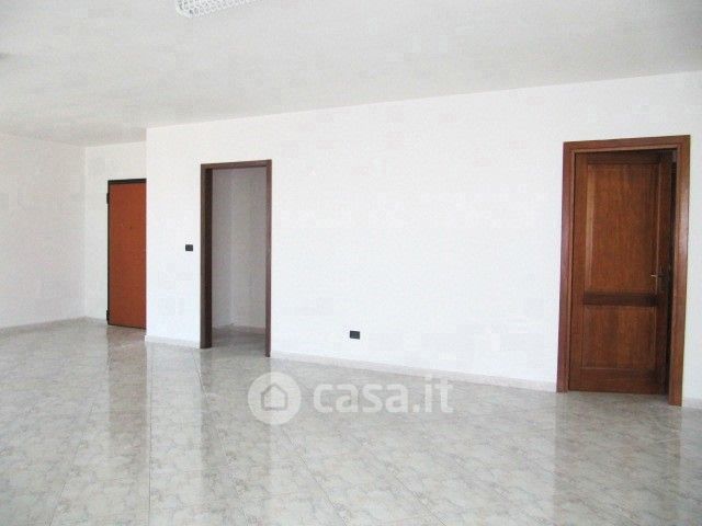 Ufficio in commerciale in Viale Commenda 2