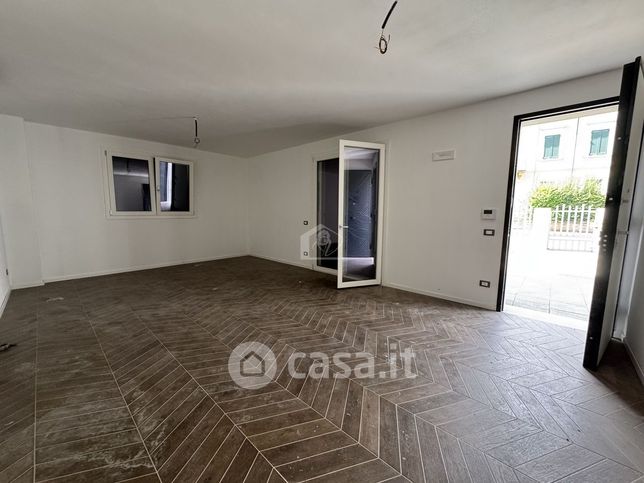 Casa indipendente in residenziale in