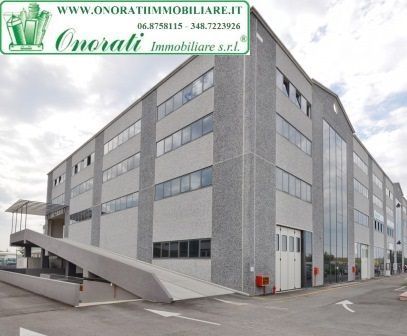 Ufficio in commerciale in Via delle Genziane