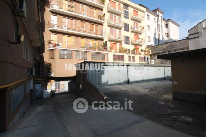 Box/posto auto in residenziale in Via Alessandro Manzoni 17