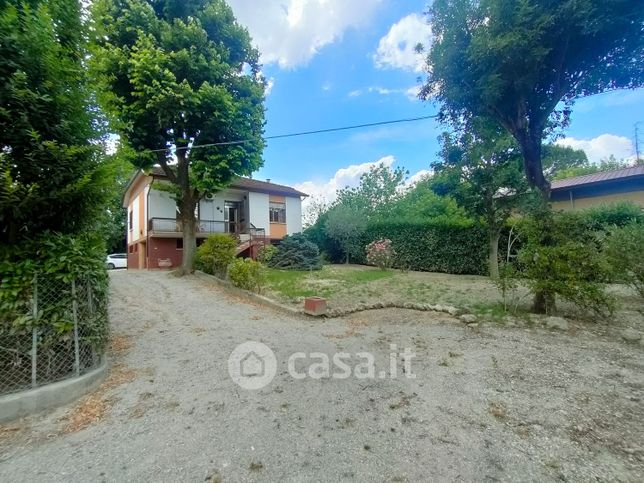 Casa indipendente in residenziale in Viale Bologna 97