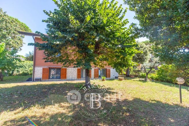 Villa in residenziale in Via della Pedica