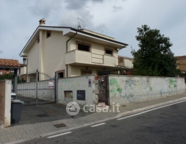 Casa bi/trifamiliare in residenziale in Via Gaetano Donizetti 8