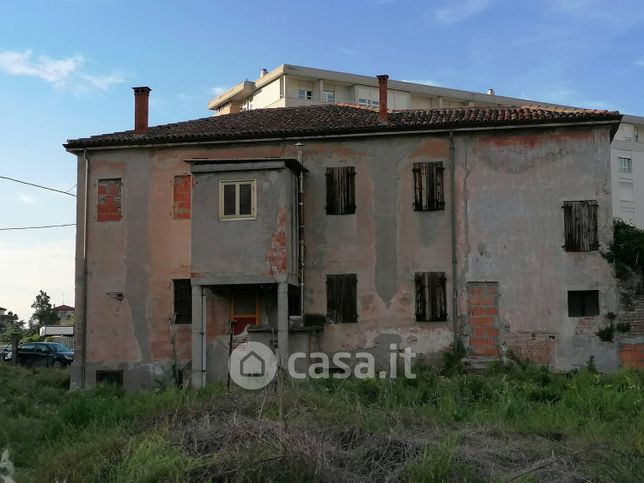 Terreno edificabile in residenziale in Via Pasubio 26