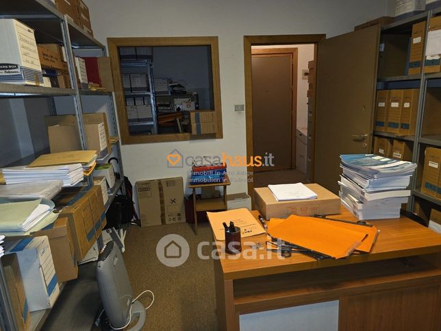 Ufficio in commerciale in 