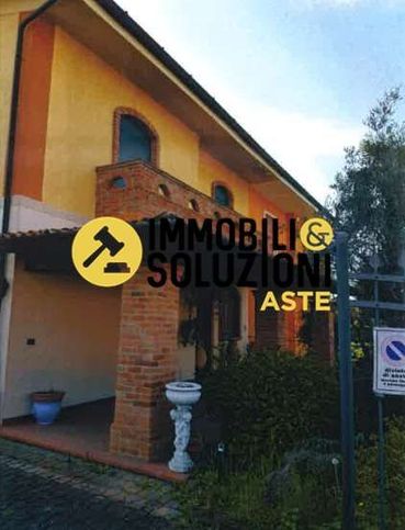 Casa bi/trifamiliare in residenziale in Via Mario Apollonio 6