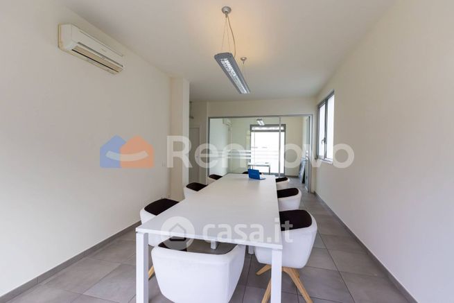 Ufficio in commerciale in Via Angelo e Mary Roncoroni