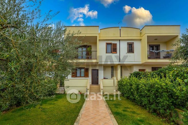 Casa bi/trifamiliare in residenziale in Via Coppa di Bari 4