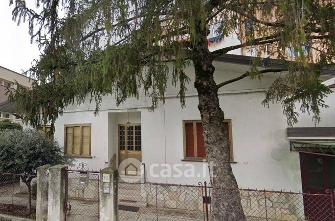 Casa indipendente in residenziale in