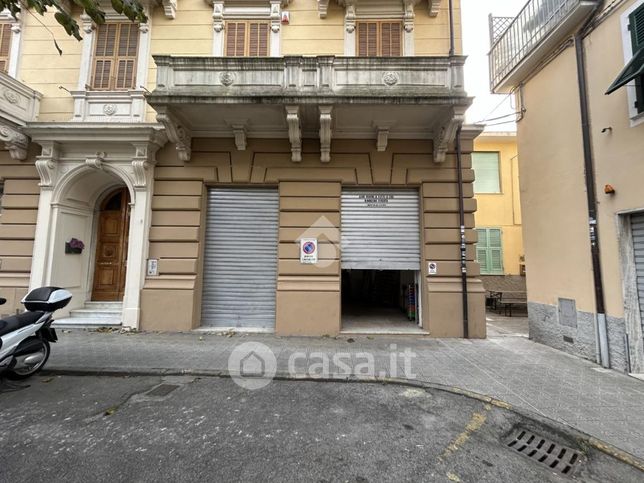 Capannone in commerciale in Piazza Generale Negri di Sanfront