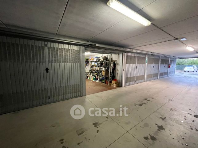 Garage/posto auto in residenziale in Via dell'Acciaio 74