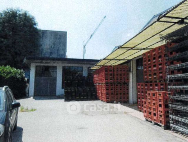 Capannone in commerciale in Via Antonio Gramsci