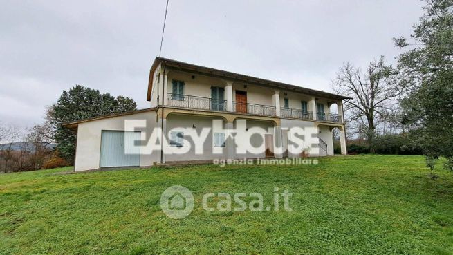 Casa indipendente in residenziale in 