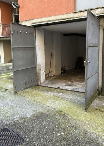 Box/posto auto in residenziale in Via G. Suardi 7