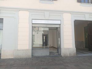 Ufficio in commerciale in Via F. Confalonieri