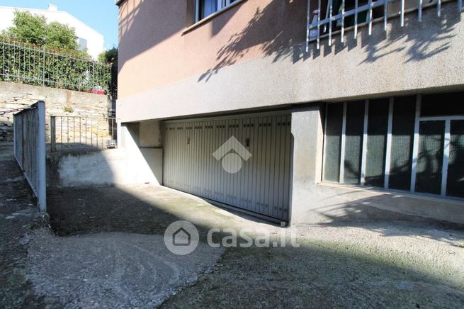 Garage/posto auto in residenziale in Viale Devoto 18