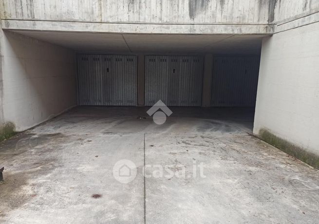 Garage/posto auto in residenziale in Via G. Bosis 11