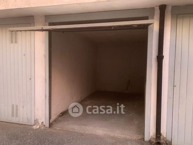 Box/posto auto in residenziale in Via Cesare Battisti 111