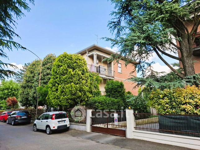 Casa bi/trifamiliare in residenziale in Via Parigi