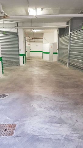 Box/posto auto in residenziale in Via Giuseppe de Leva 18