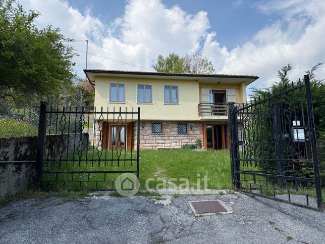 Villa in residenziale in Via Chiesa 2