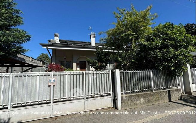 Villa in residenziale in Via Cesare Lombroso 8