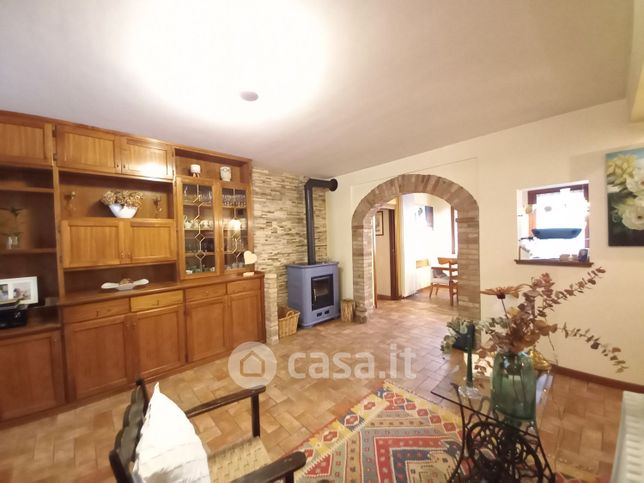Casa bi/trifamiliare in residenziale in 