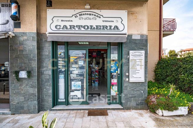 Negozio/locale commerciale in commerciale in Via Giovanni Guglielmino 2