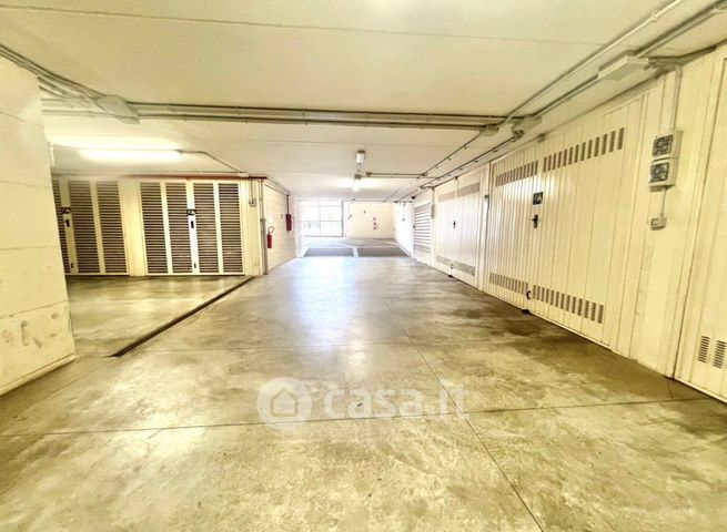 Box/posto auto in residenziale in Piazza Capri