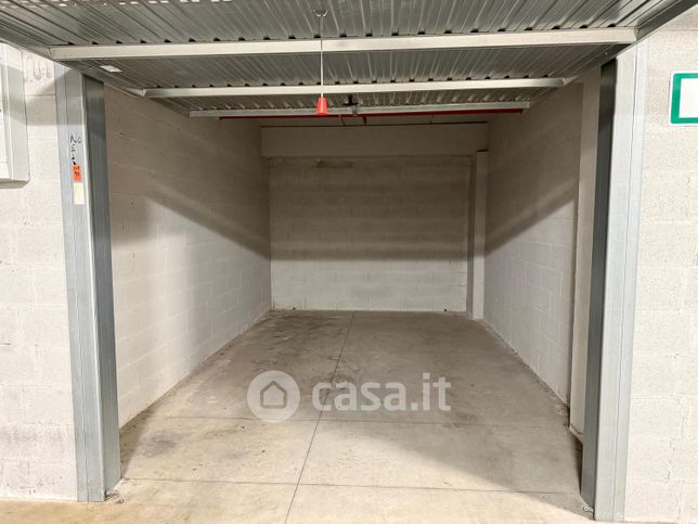 Garage/posto auto in residenziale in Via del Campofiore 118