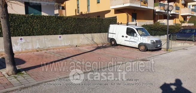 Garage/posto auto in residenziale in Via Bellini